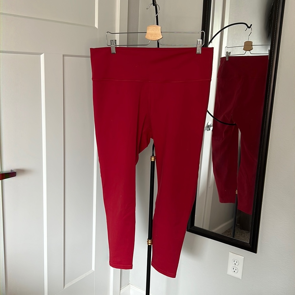 NWT Red Fabletics Powerhold 7/8 Leggings